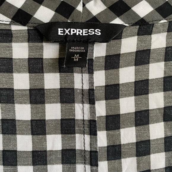 Adorable tie front top by Express sz Med - Picture 3 of 5